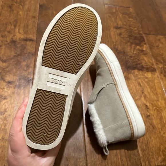 Toms Paxton suede faux fur lined sneaker - Picture 7 of 7